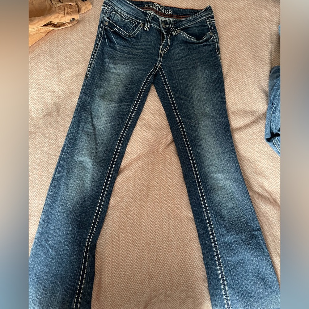 90s low waisted jeans with white outline and flared